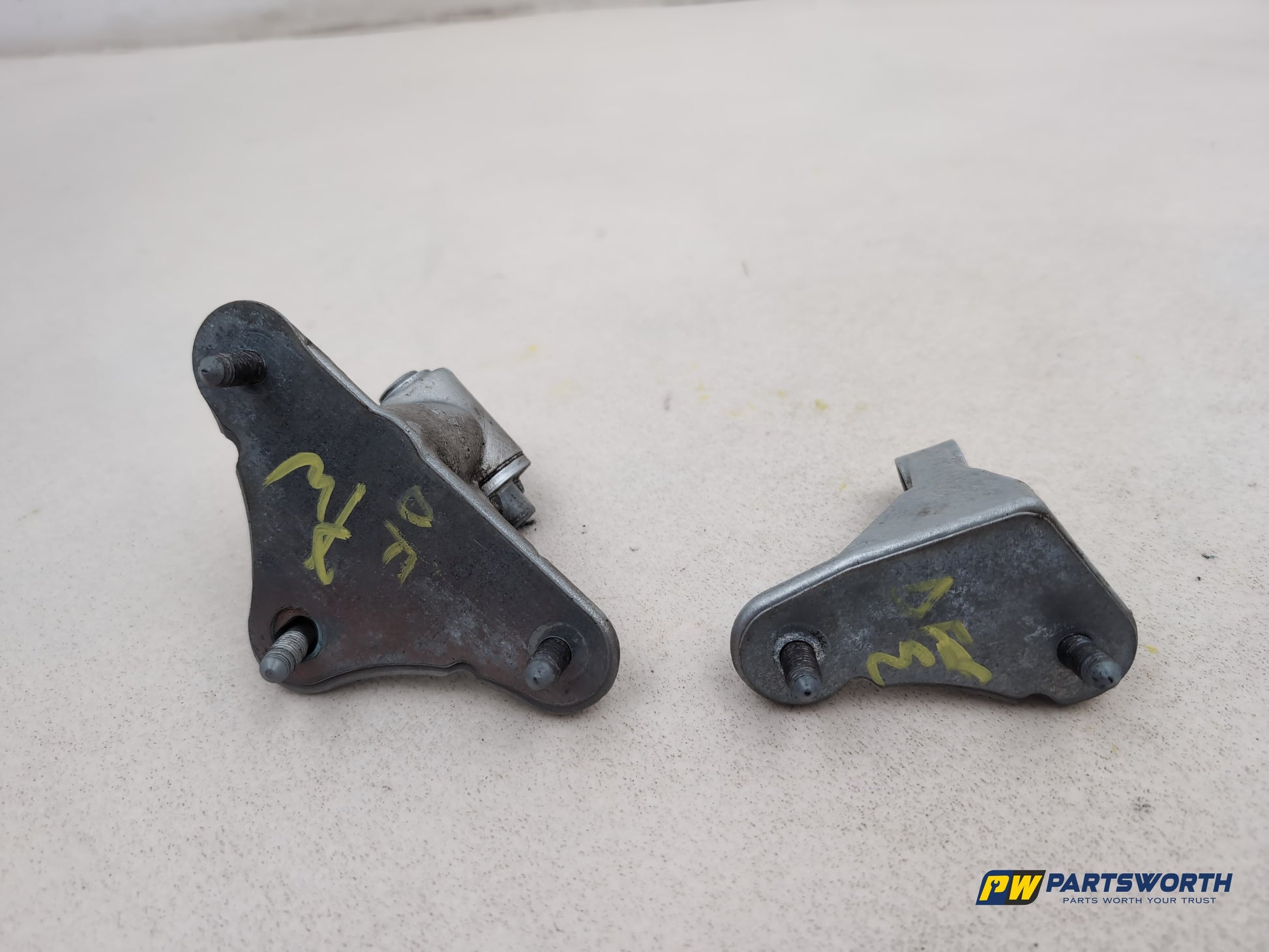 Mercedes R320 R-Class W251 Right Side Front Door Hinge Pair 2006-2013 - photo 5