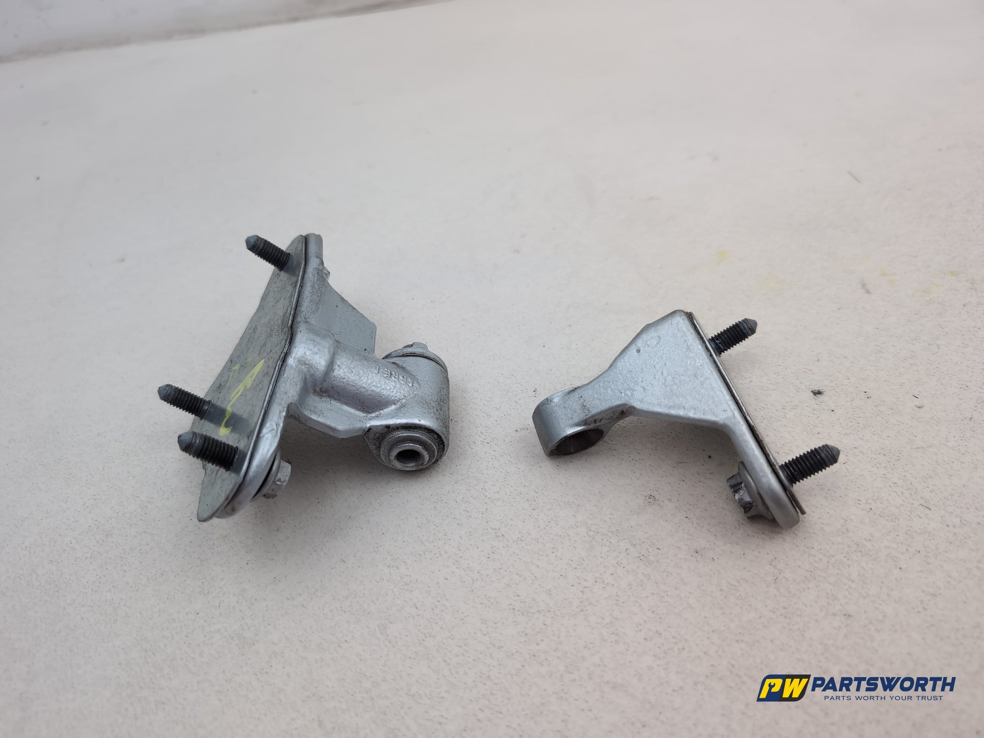 Mercedes R320 R-Class W251 Rear Right Door Hinge Pair 2006-2013 - photo 5