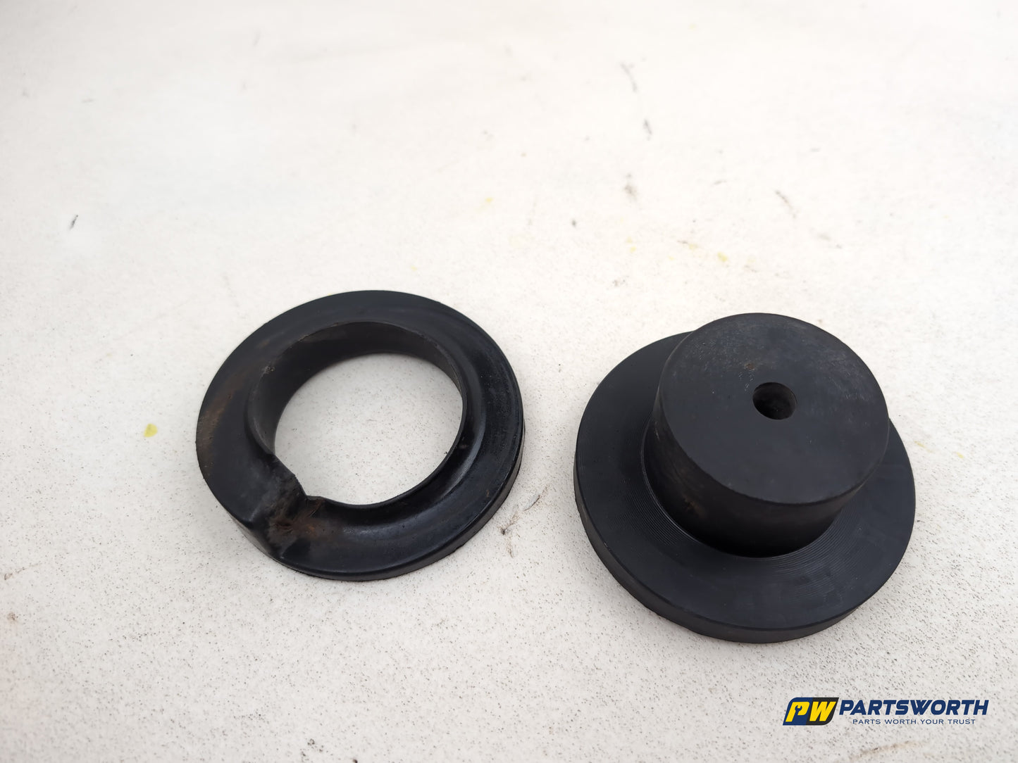 Mercedes R320 R-Class W251 Rear Coil Spring Mount 2006-2013 - photo 5