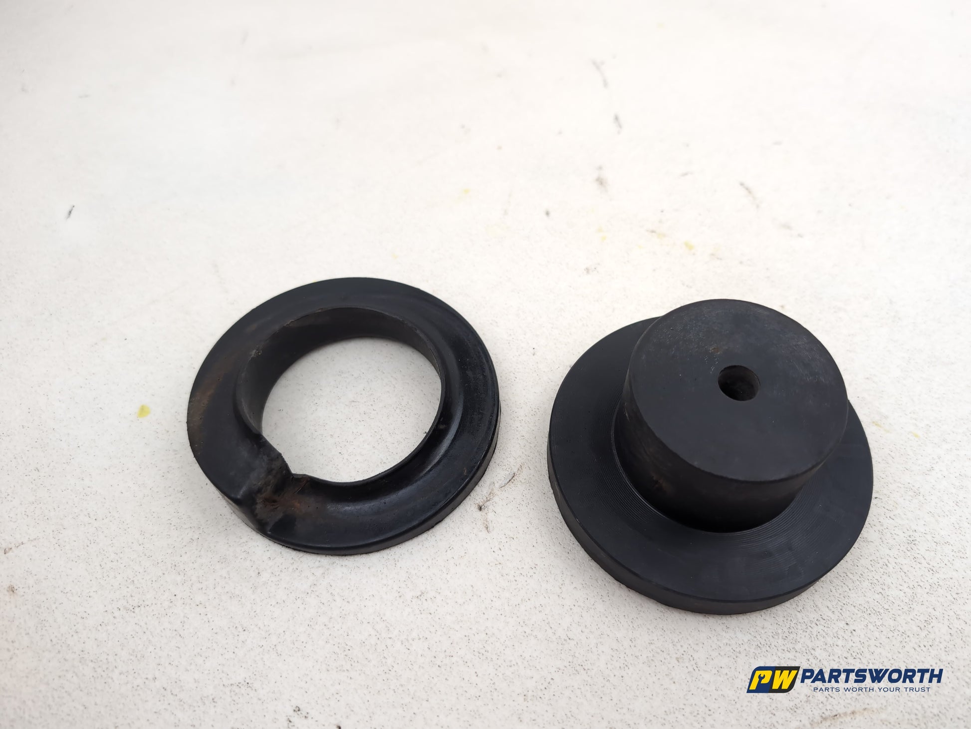 Mercedes R320 R-Class W251 Rear Coil Spring Mount 2006-2013 - photo 5