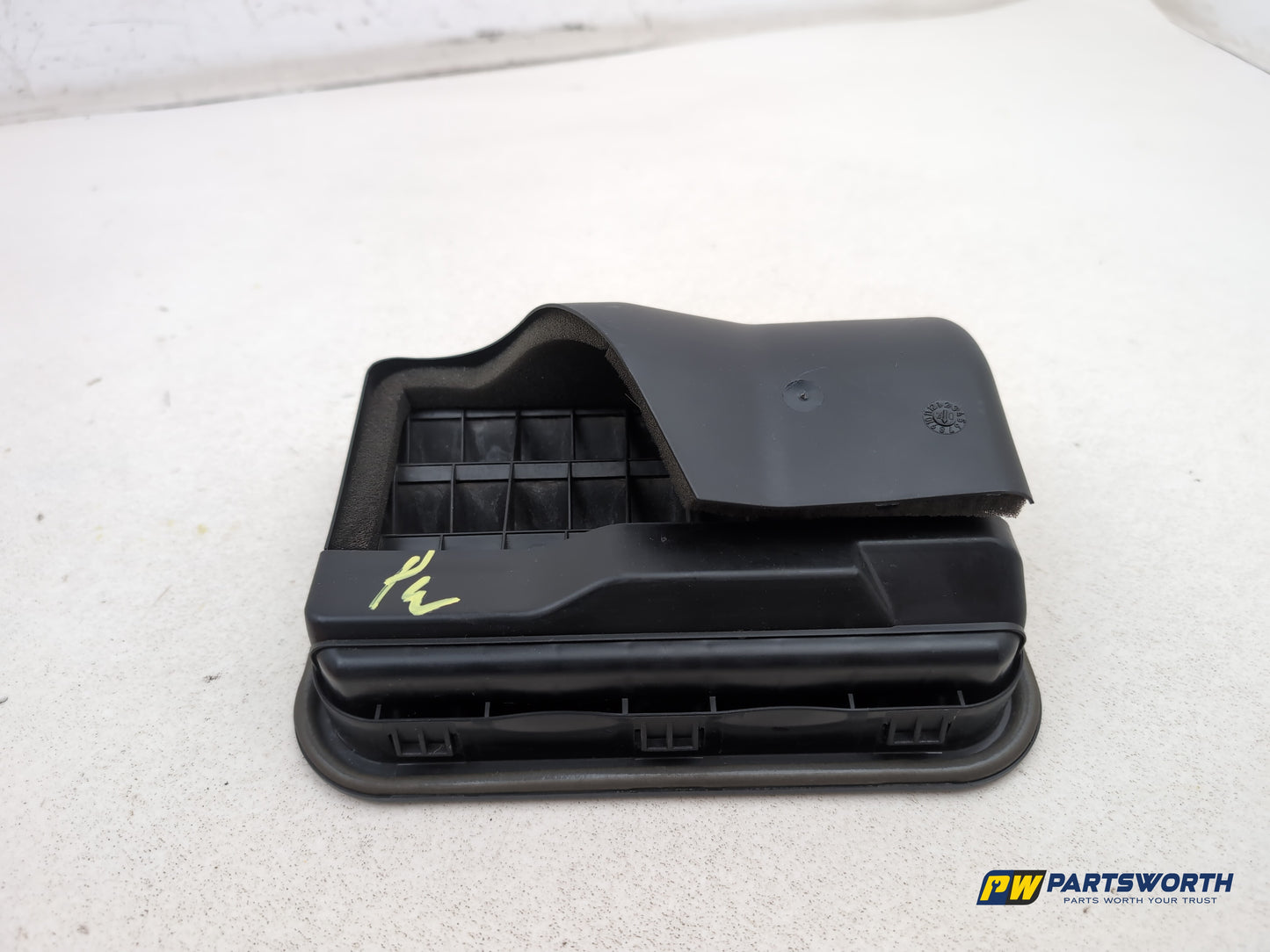 Mercedes R320 R-Class W251 Rear Right Ventilation Flap A1648300442 2006-2013 - photo 2