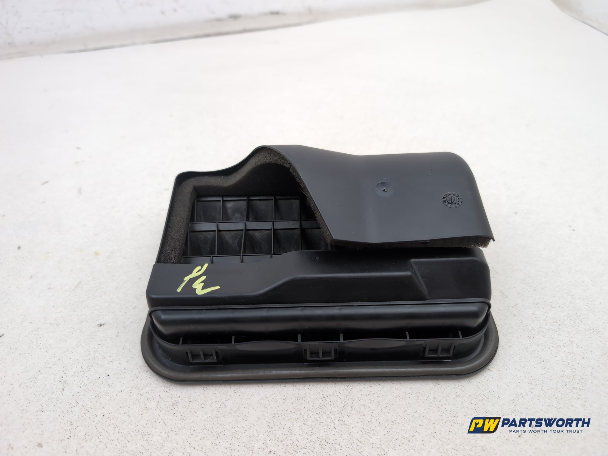 Mercedes R320 R-Class W251 Rear Right Ventilation Flap A1648300442 2006-2013 - photo 2