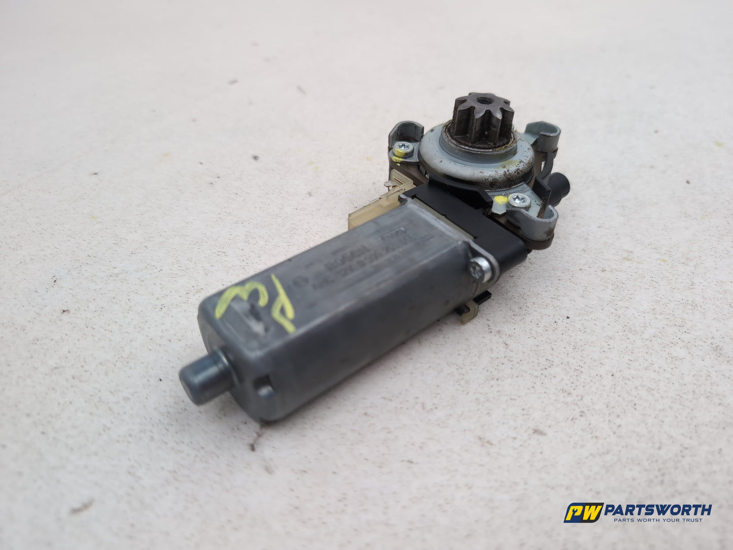Mercedes R320 R-Class W251 Front Seat Adjustment Motor Left Side 0390203003 - photo 5
