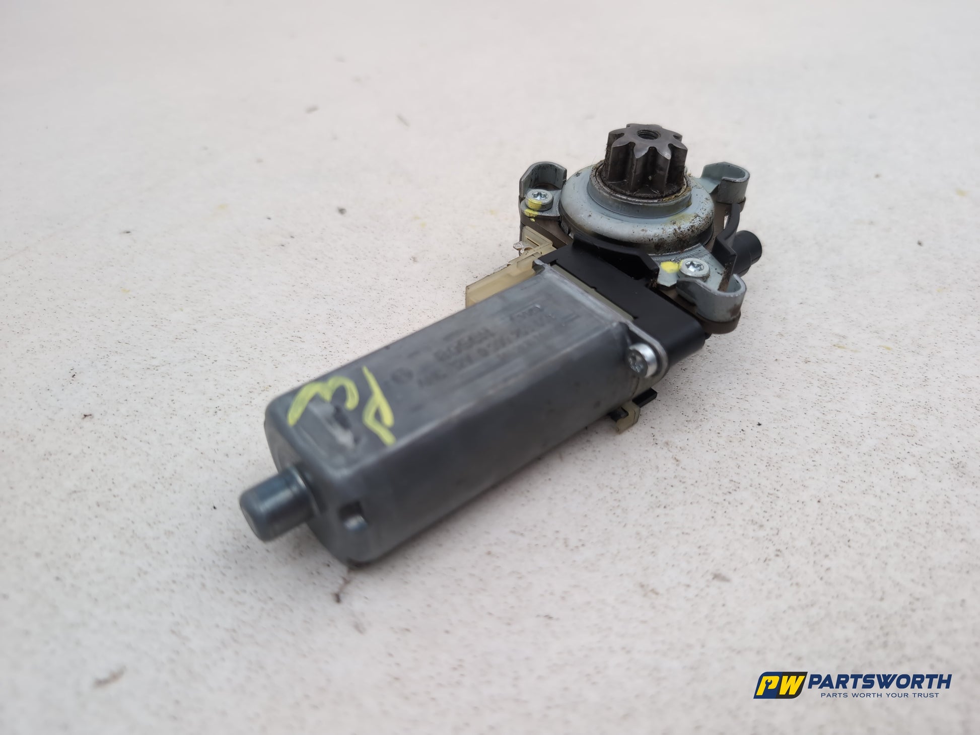 Mercedes R320 R-Class W251 Front Seat Adjustment Motor Left Side 0390203003 - photo 5