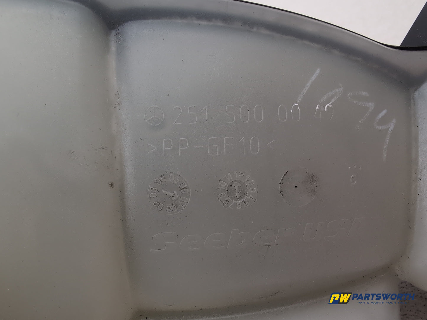 Mercedes R320 R-Class W251 3.0l Diesel Radiator Expansion Tank A2515000049 - photo 5