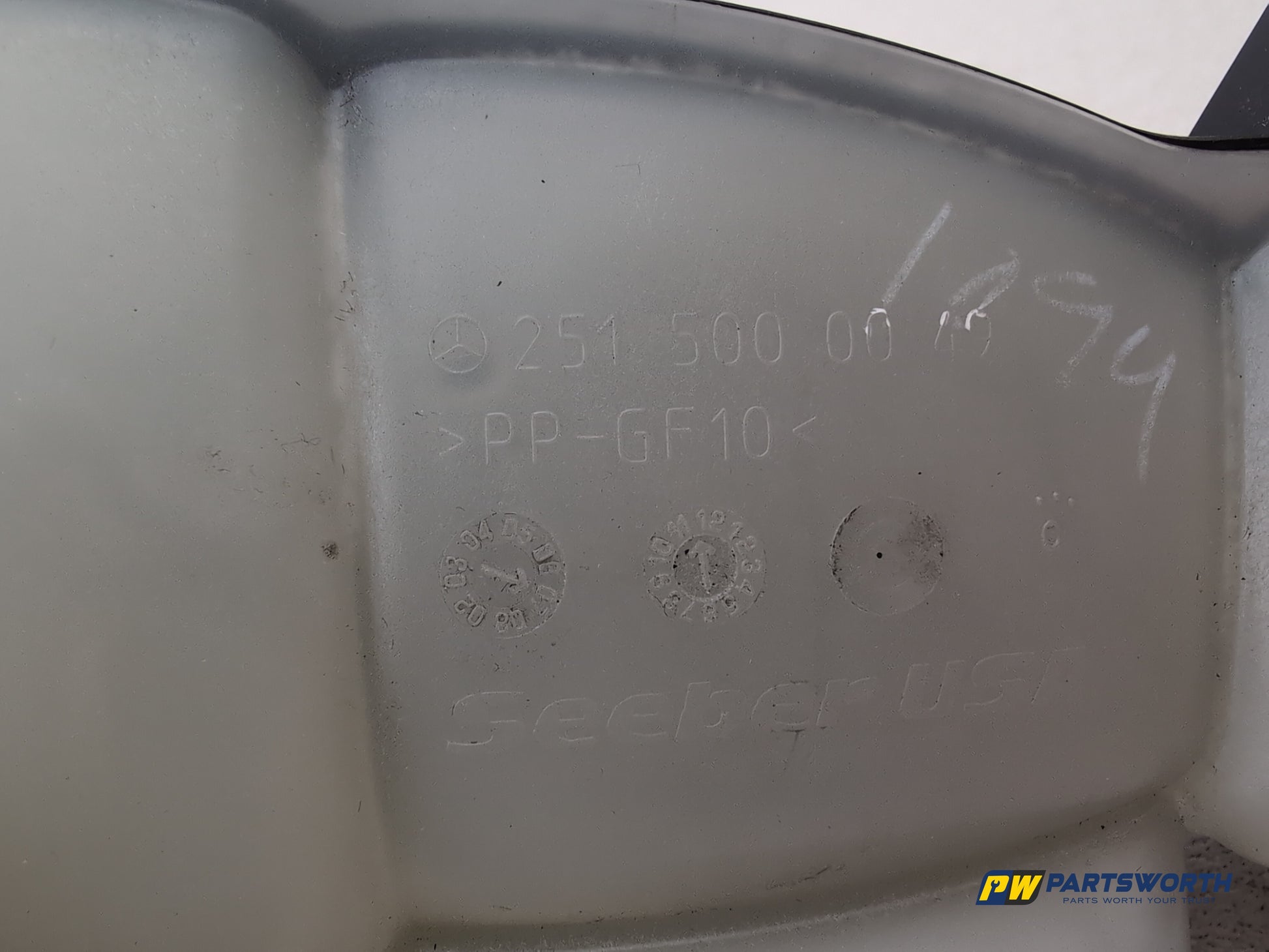 Mercedes R320 R-Class W251 3.0l Diesel Radiator Expansion Tank A2515000049 - photo 5