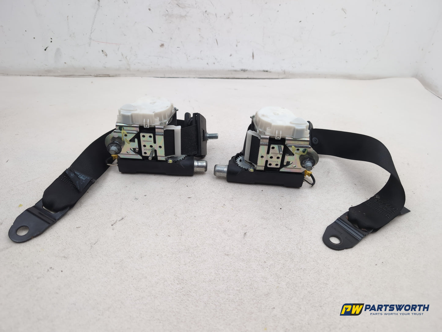 Mercedes R320 R-Class W251 Rear Third Row Seat Belt Pair 2006-2013 - photo 5