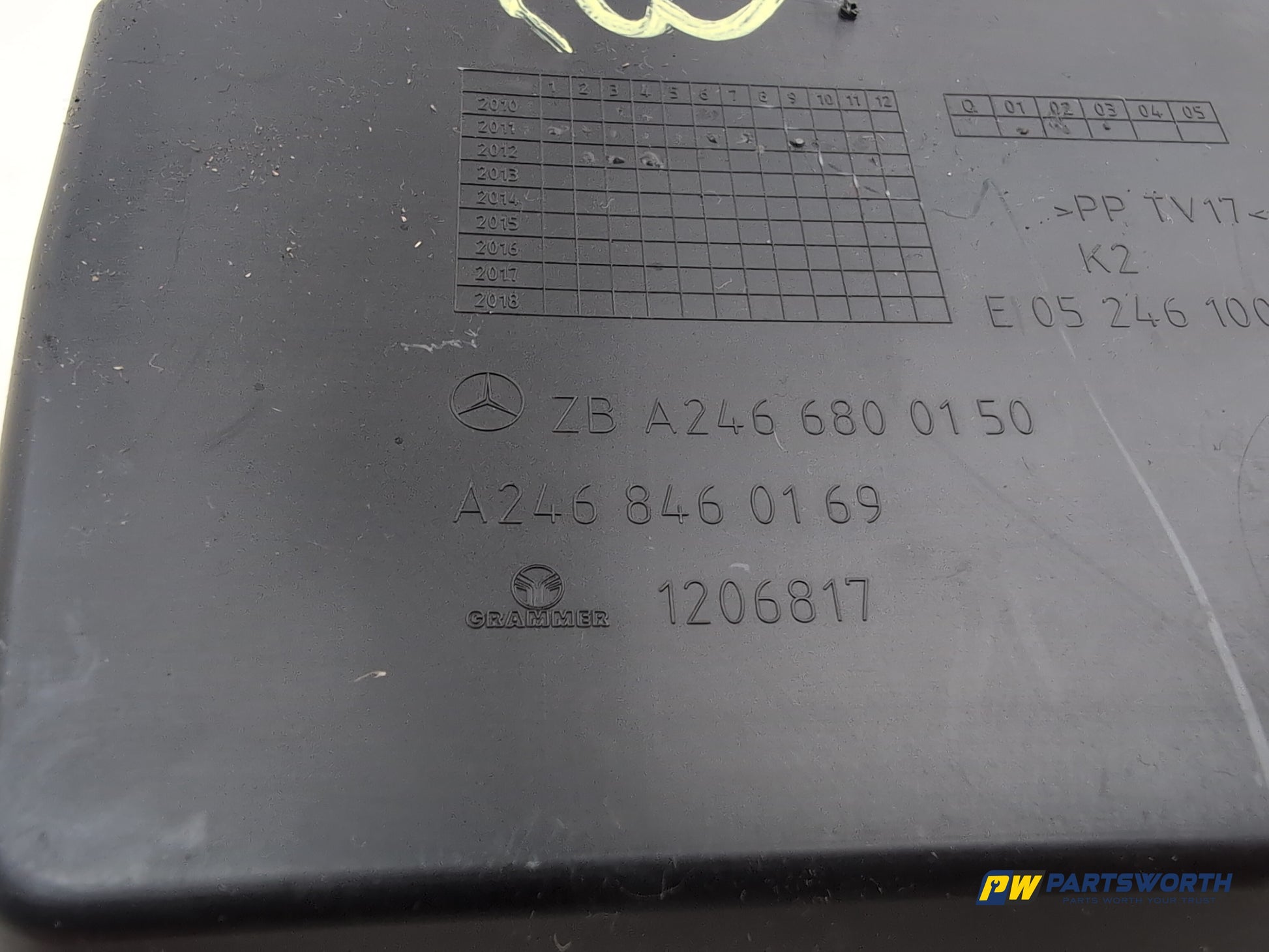 Mercedes-Benz B180 B-Class W246 Centre Console Ashtray A2466800150 2011-2018 - photo 5