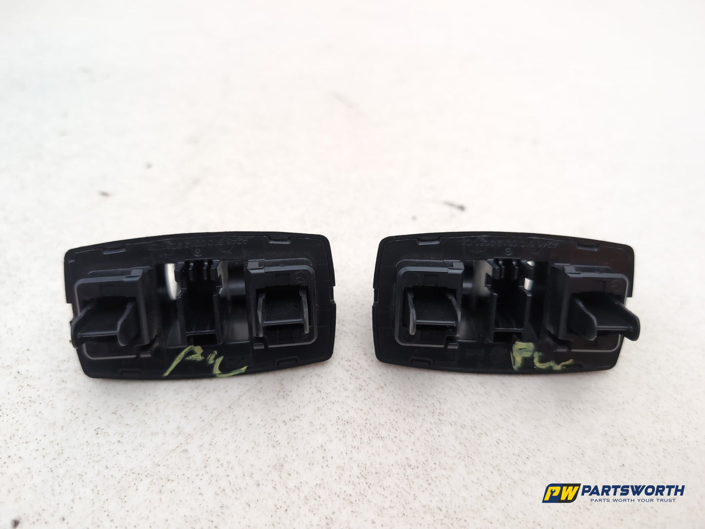 Mercedes-Benz B180 B-Class W246 Sun Visor Clip Holder Set A2468100012 2011-2018 - photo 5