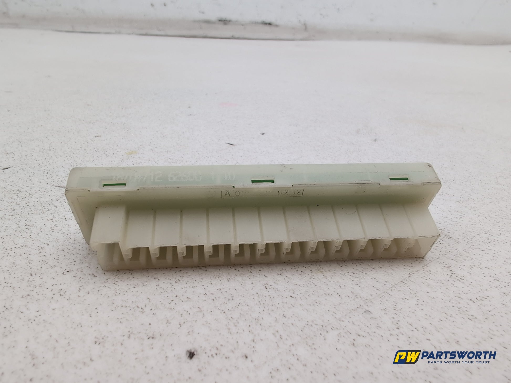 Mercedes W176 W212 W246 Voltage Converter Inverter Power Distributor A0009820212 - photo 5