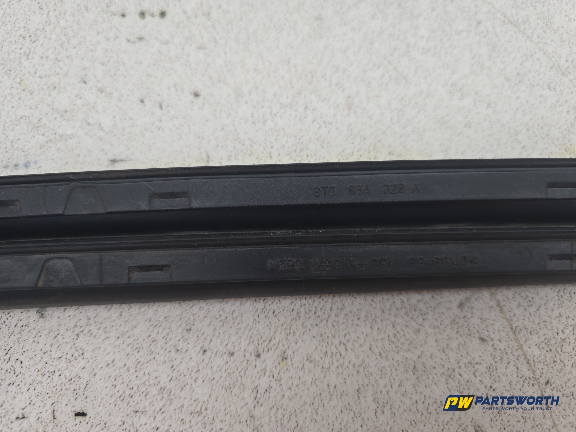 Audi A5 S Line Tdi Quattro Windscreen Trim Moulding Pair 8t0854328a 2007-2016 - photo 5