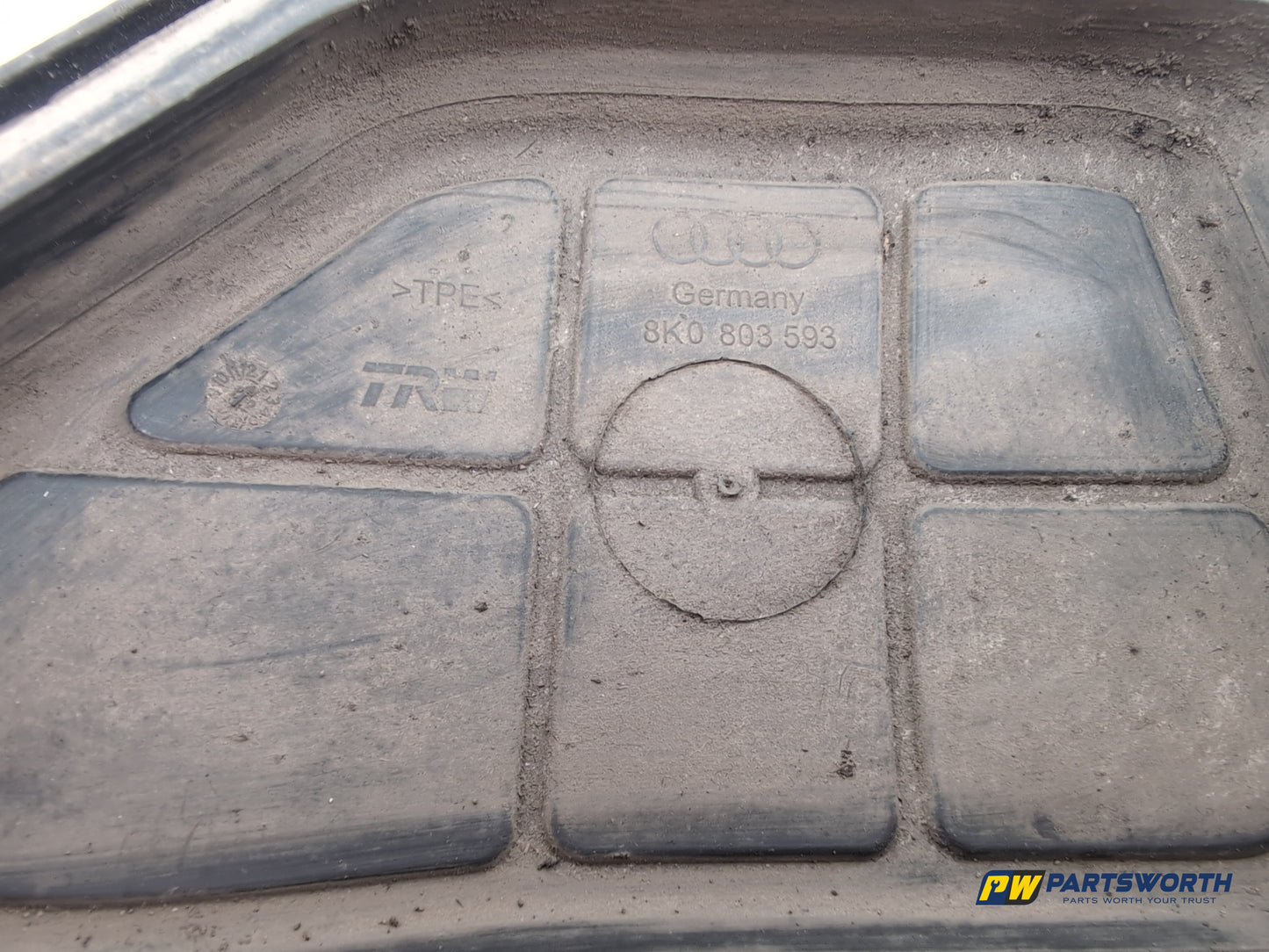Audi A5 S Line Tdi Quattro Front Top Suspension Spring Cover Trim Left 8k0803593 - photo 5