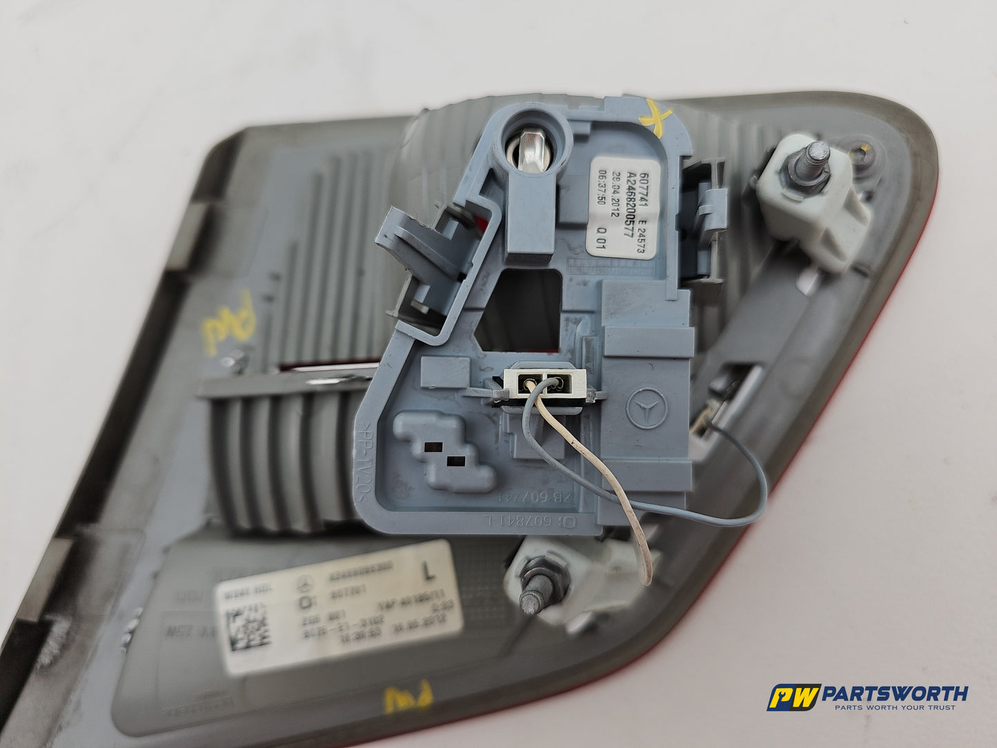 Mercedes-Benz B180 B-Class W246 Lamp Assembly Rear Inner Passenger A2469066300 - photo 5