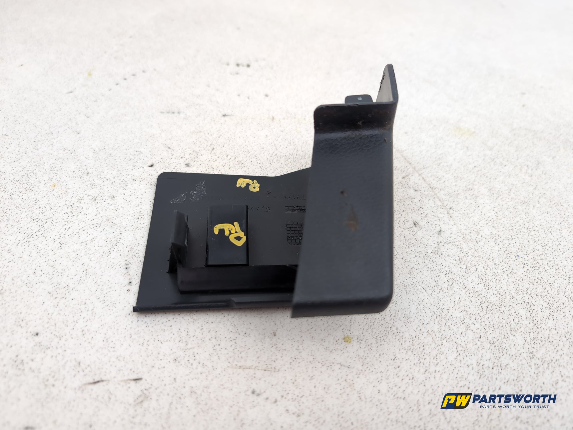 Mercedes-Benz B180 B-Class W246 Driver Side Front Seat Rail Trim A2469190500 - photo 5