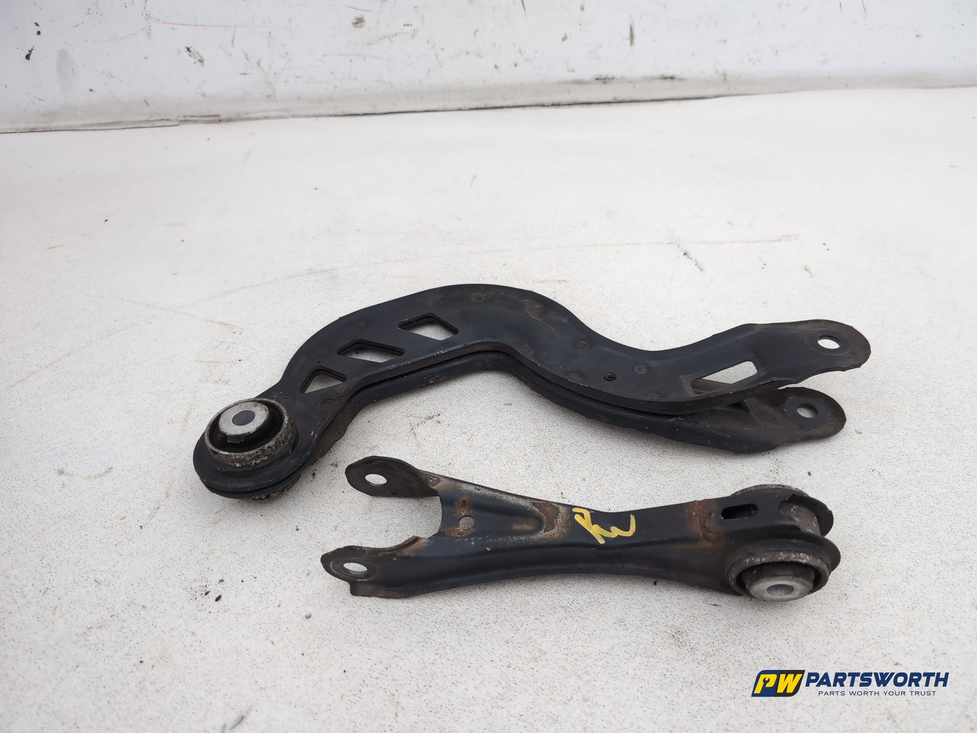 Suspension Arm Rear Wishbone RH 5