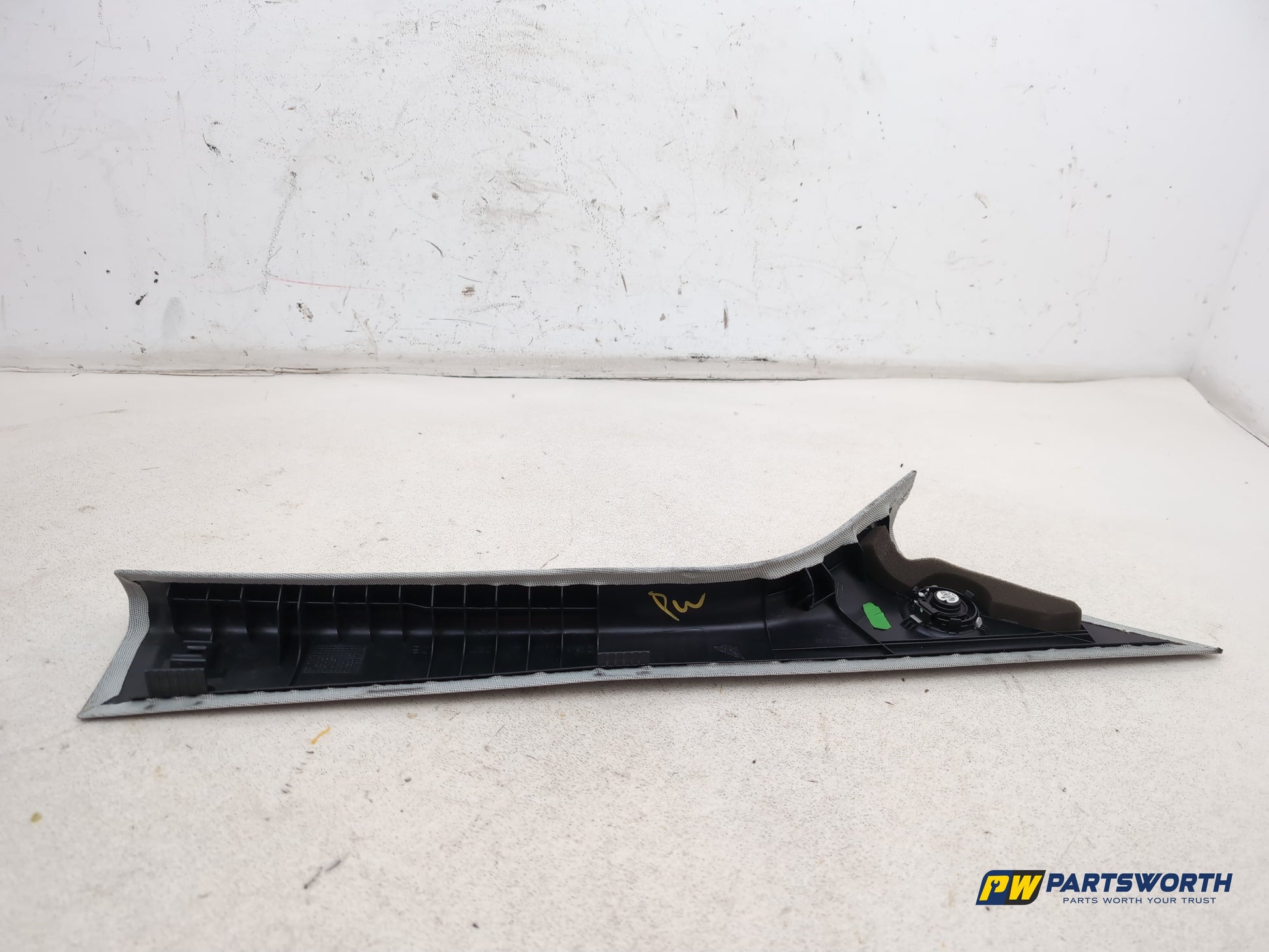 LH A Pillar Trim  5
