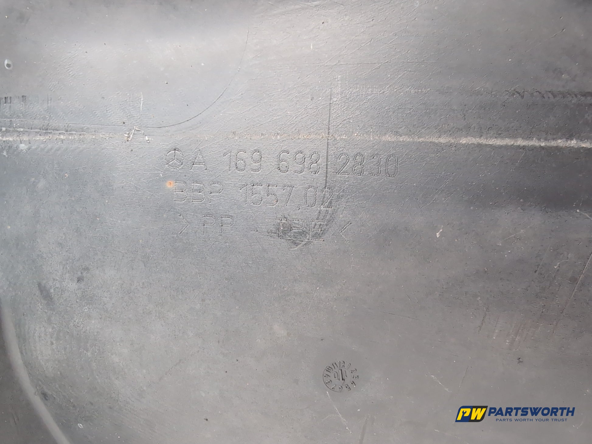 Moulding Wheel Arch Front RH 5