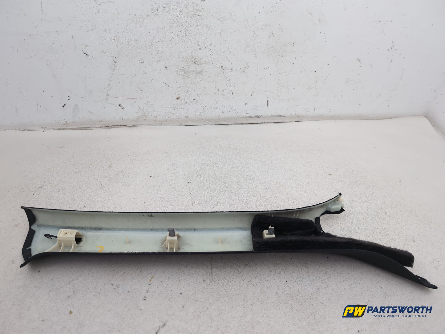 LH A Pillar Trim  5