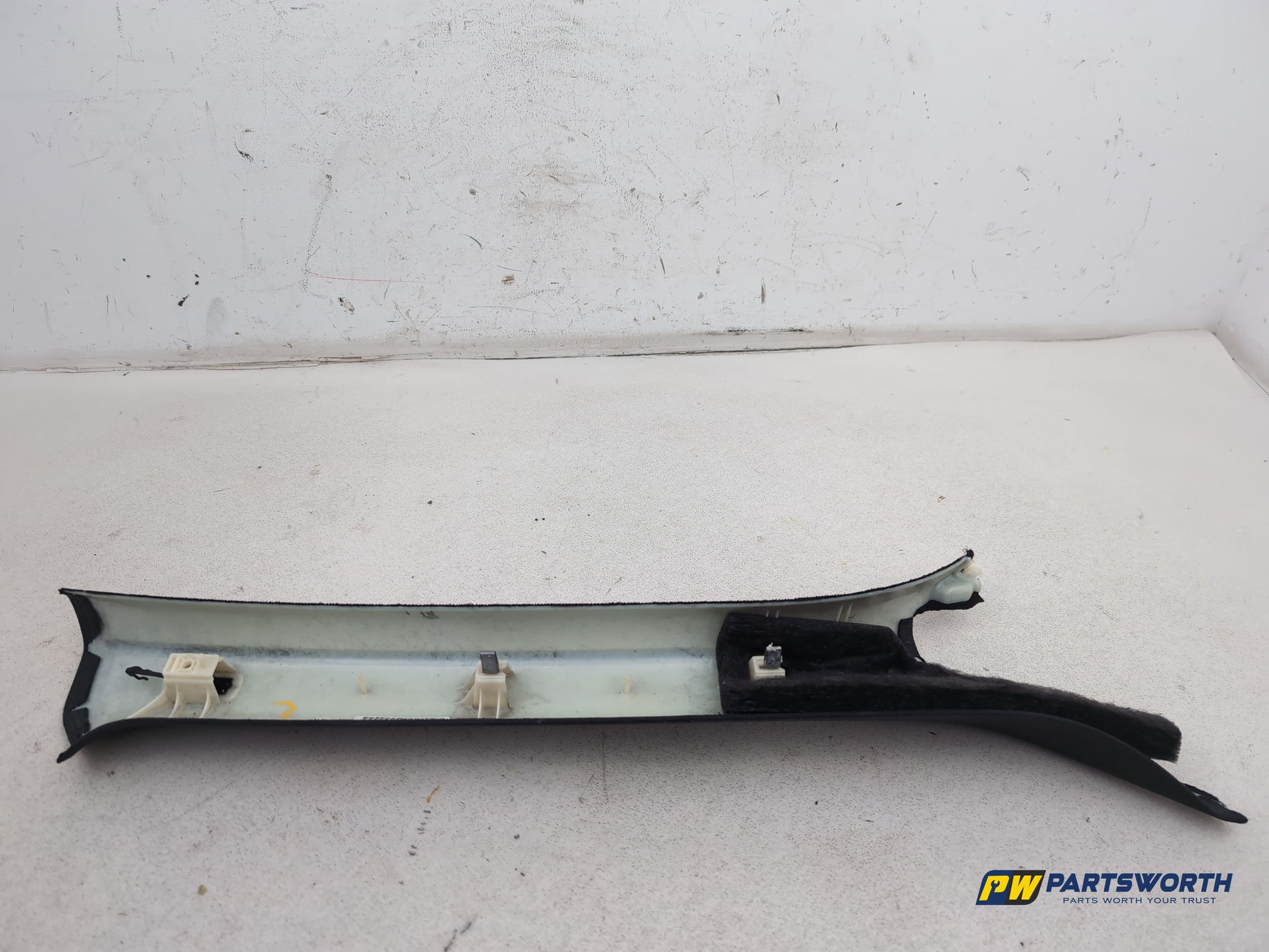 LH A Pillar Trim  5
