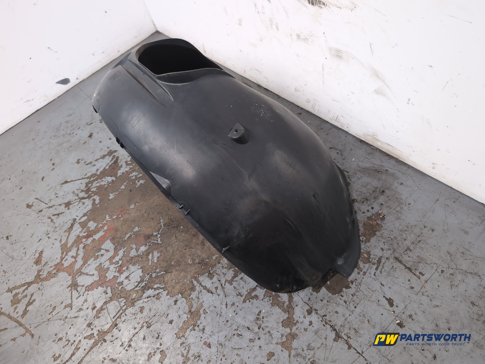 Moulding Wheel Arch Front LH 4