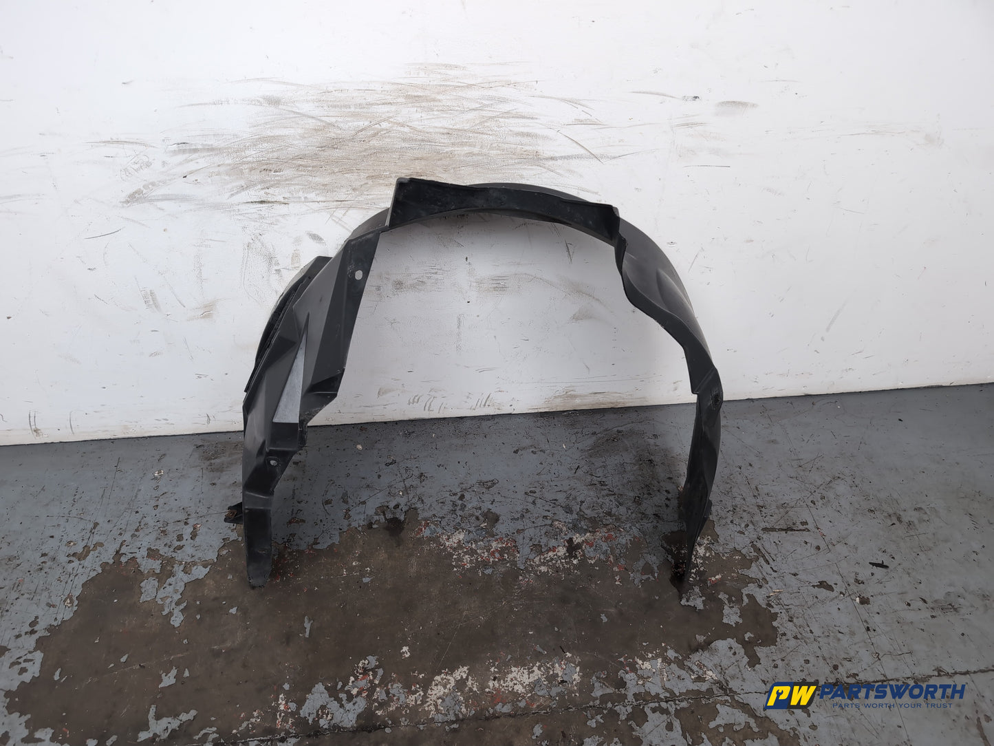 Moulding Wheel Arch Front RH 4