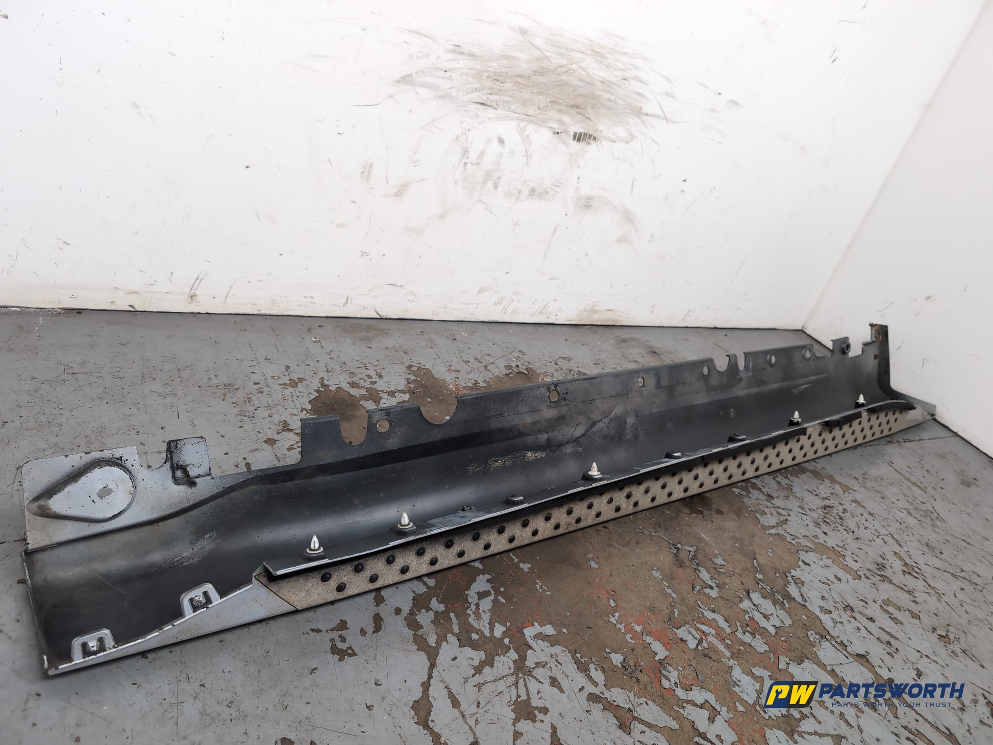 Side Skirt LH 4