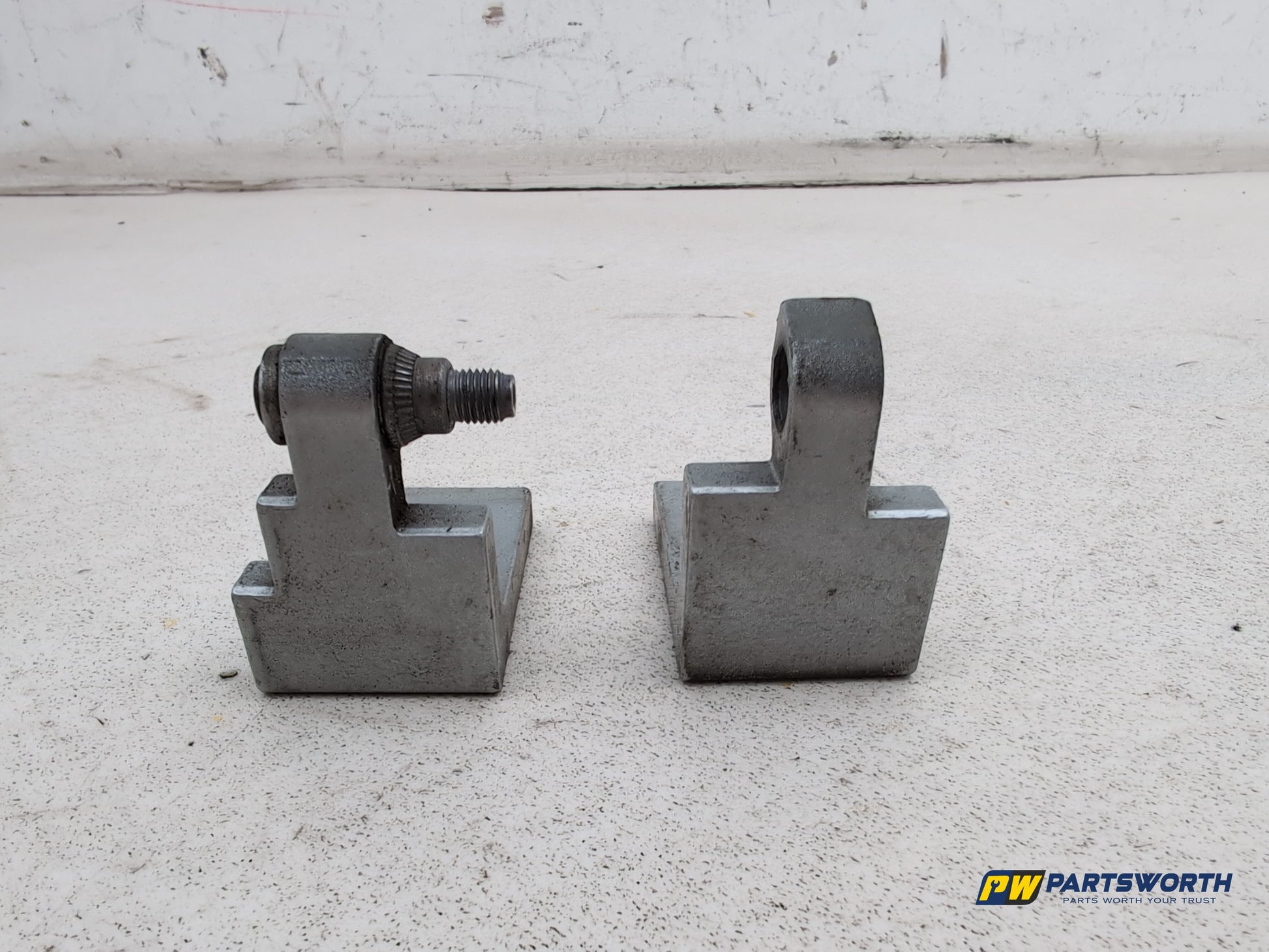 LH Front Door Hinge Pair  4