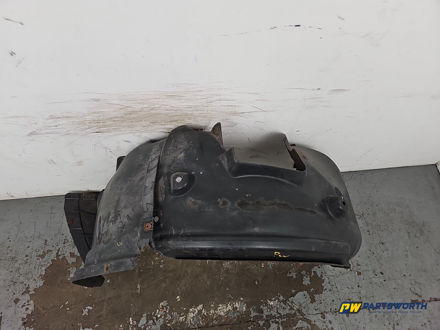 Moulding Wheel Arch Front LH 4