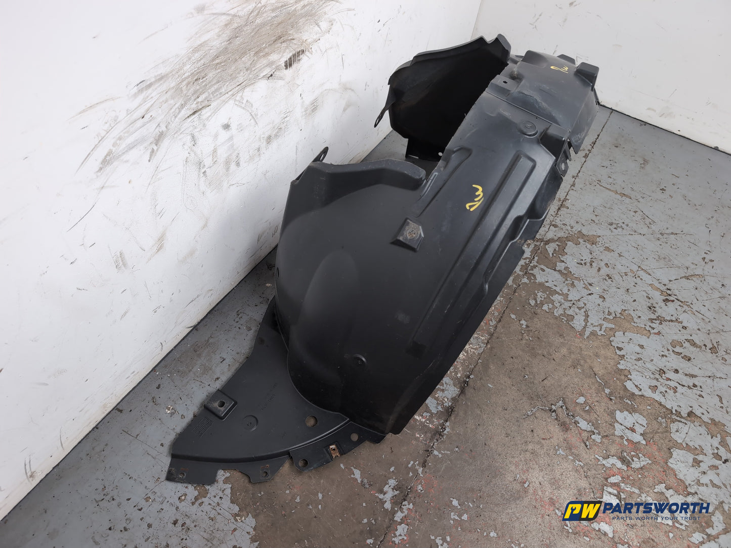 Moulding Wheel Arch Front LH 4