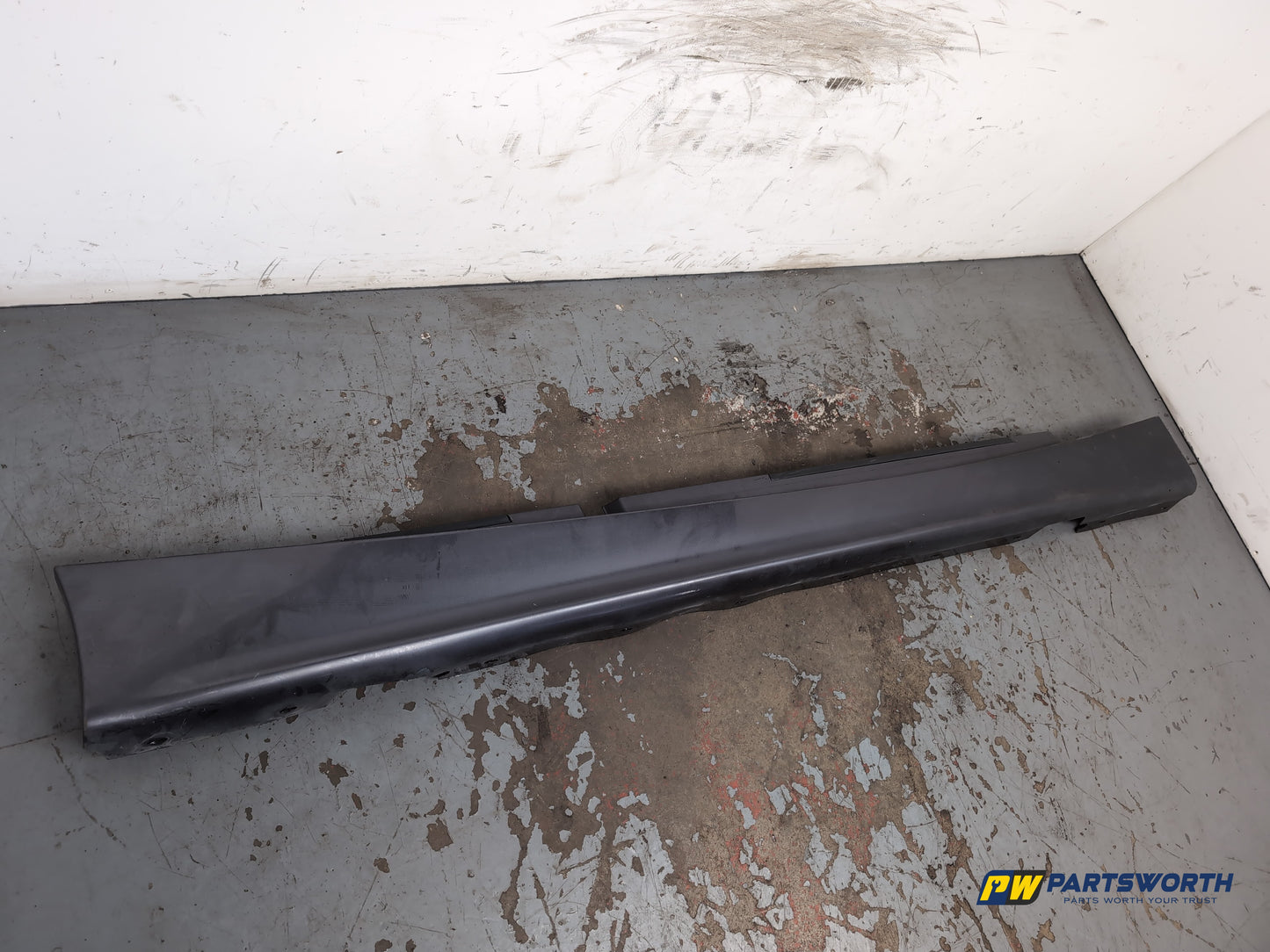Side Skirt RH 4