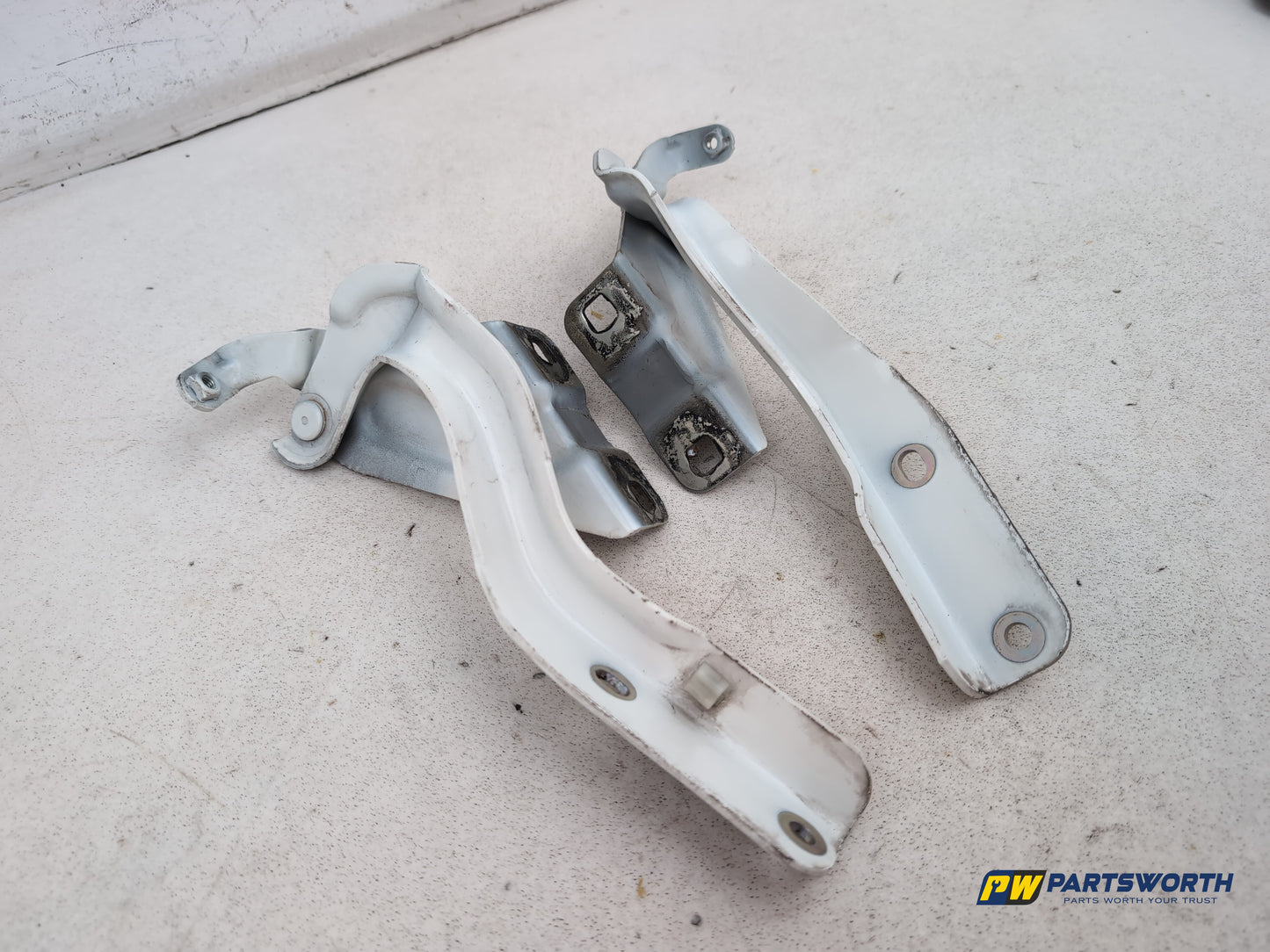 Bonnet Hinges 4