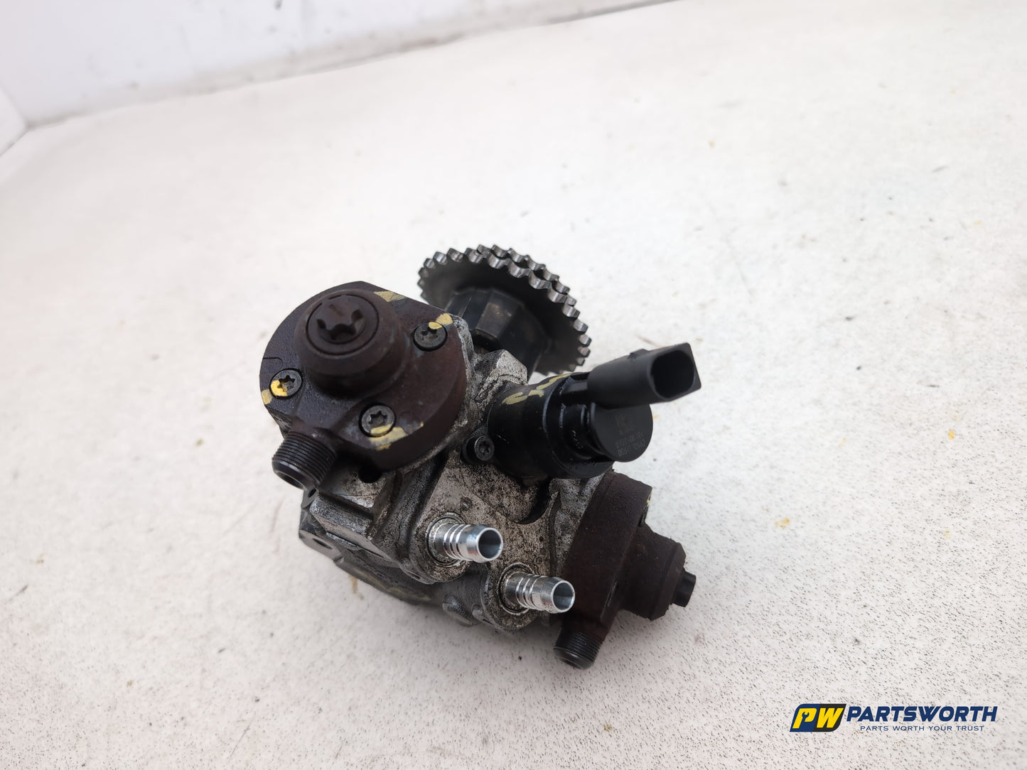 High pressure fuel pump 4
