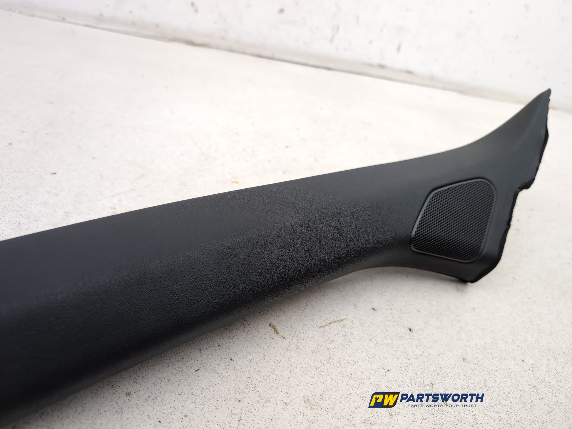 LH A Pillar Trim  4