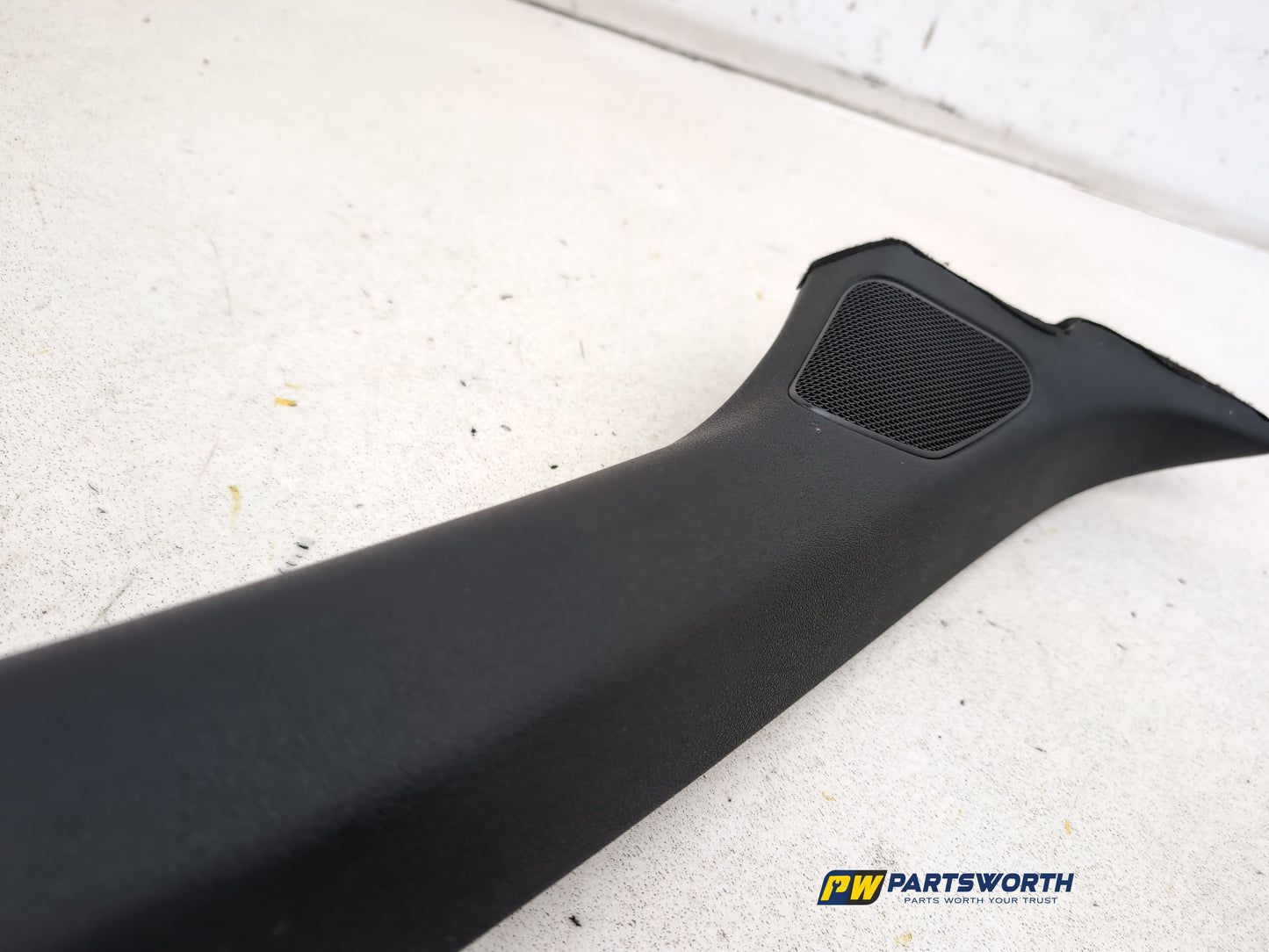 RH A Pillar Trim  4