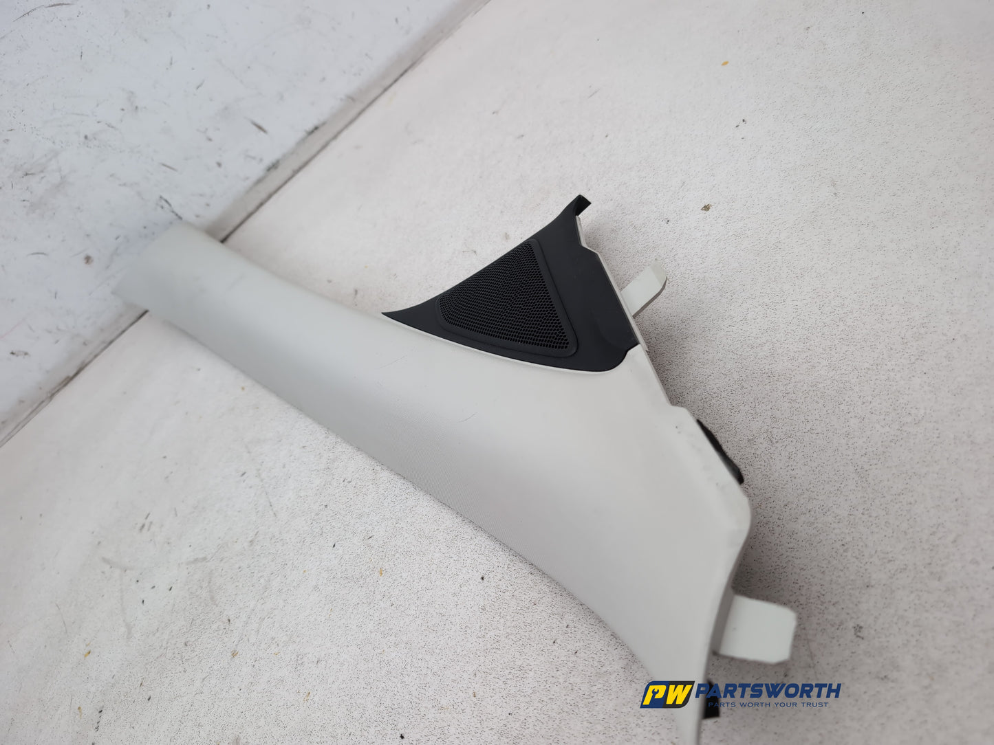 RH A Pillar Trim  4