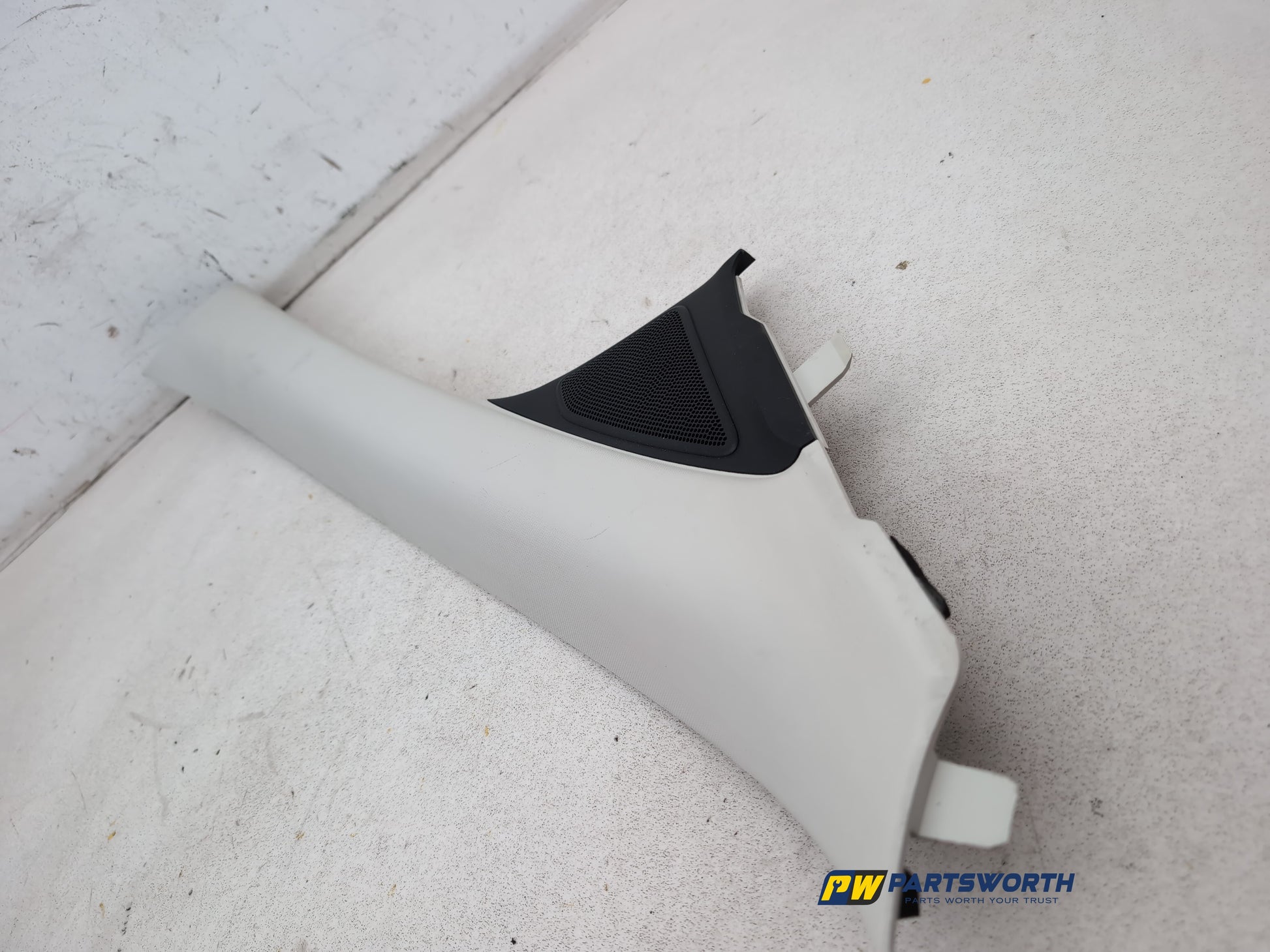 RH A Pillar Trim  4
