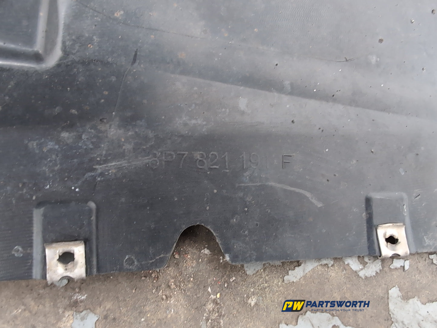 Moulding Wheel Arch Front LH 4