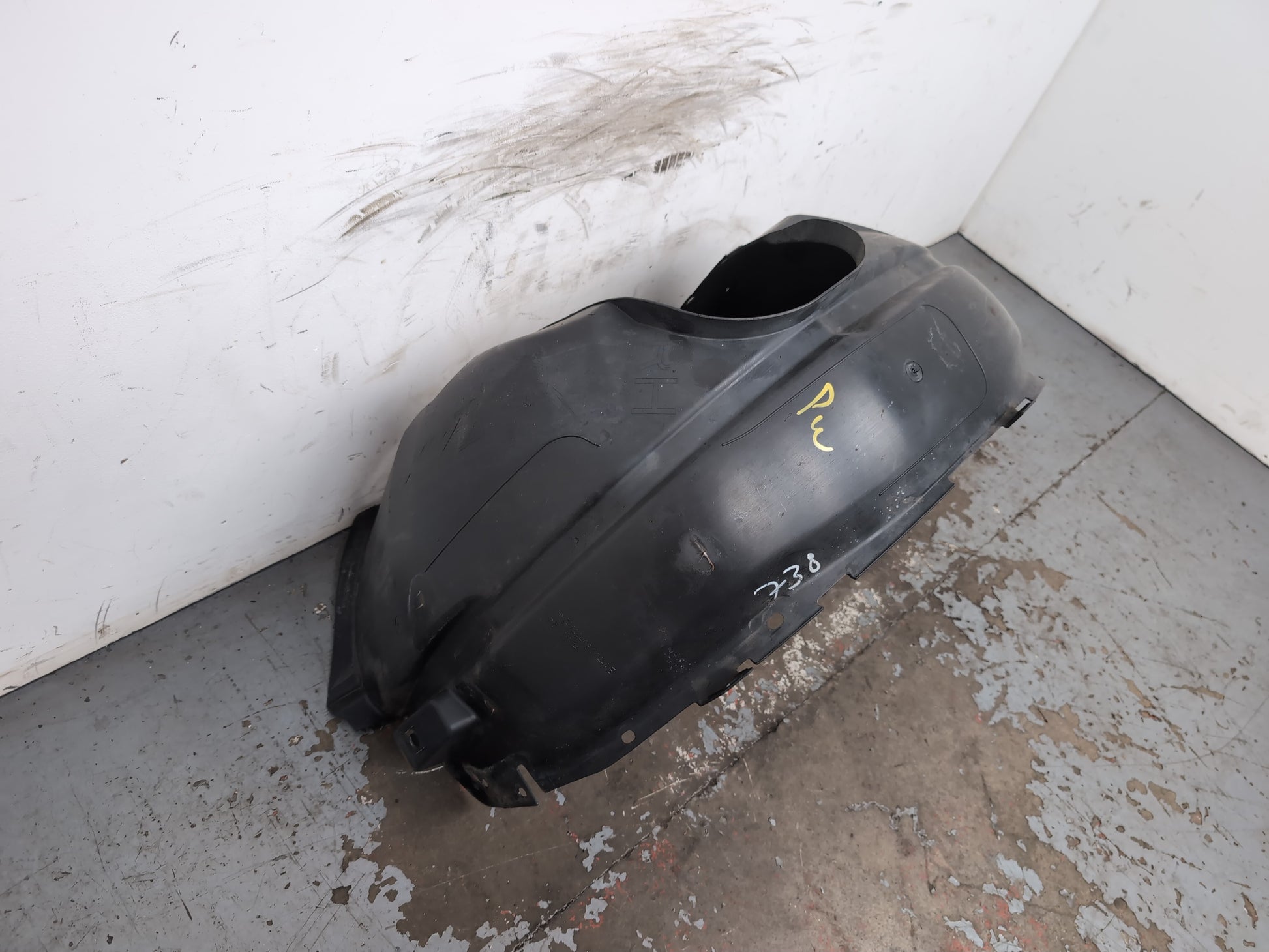 Moulding Wheel Arch Front RH 4