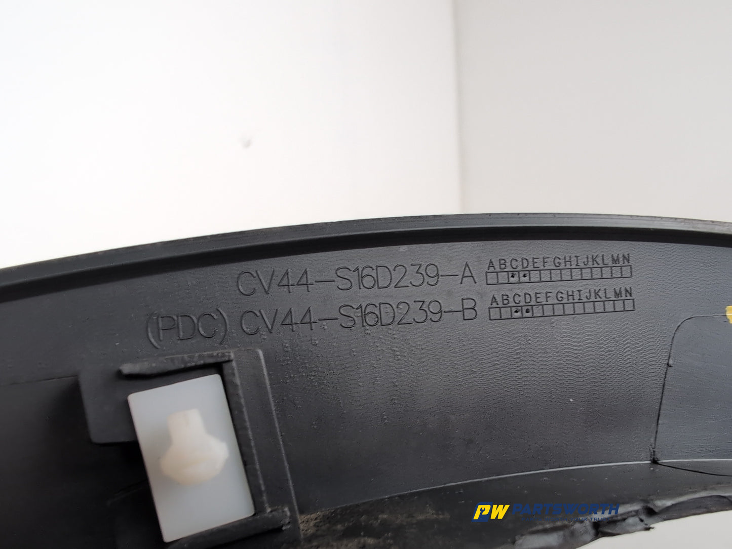 Moulding Wheel Arch Front LH 4