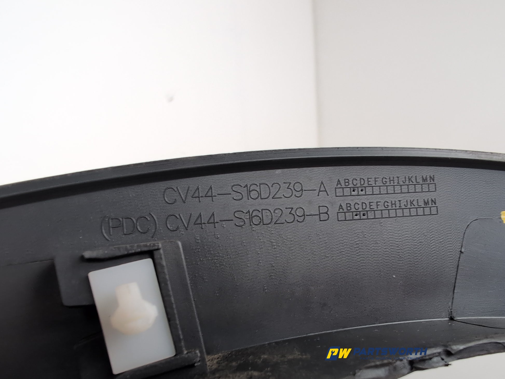 Moulding Wheel Arch Front LH 4
