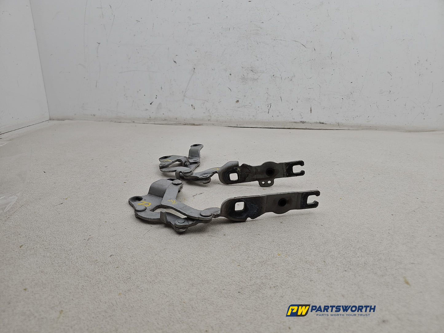 Bonnet Hinges 4