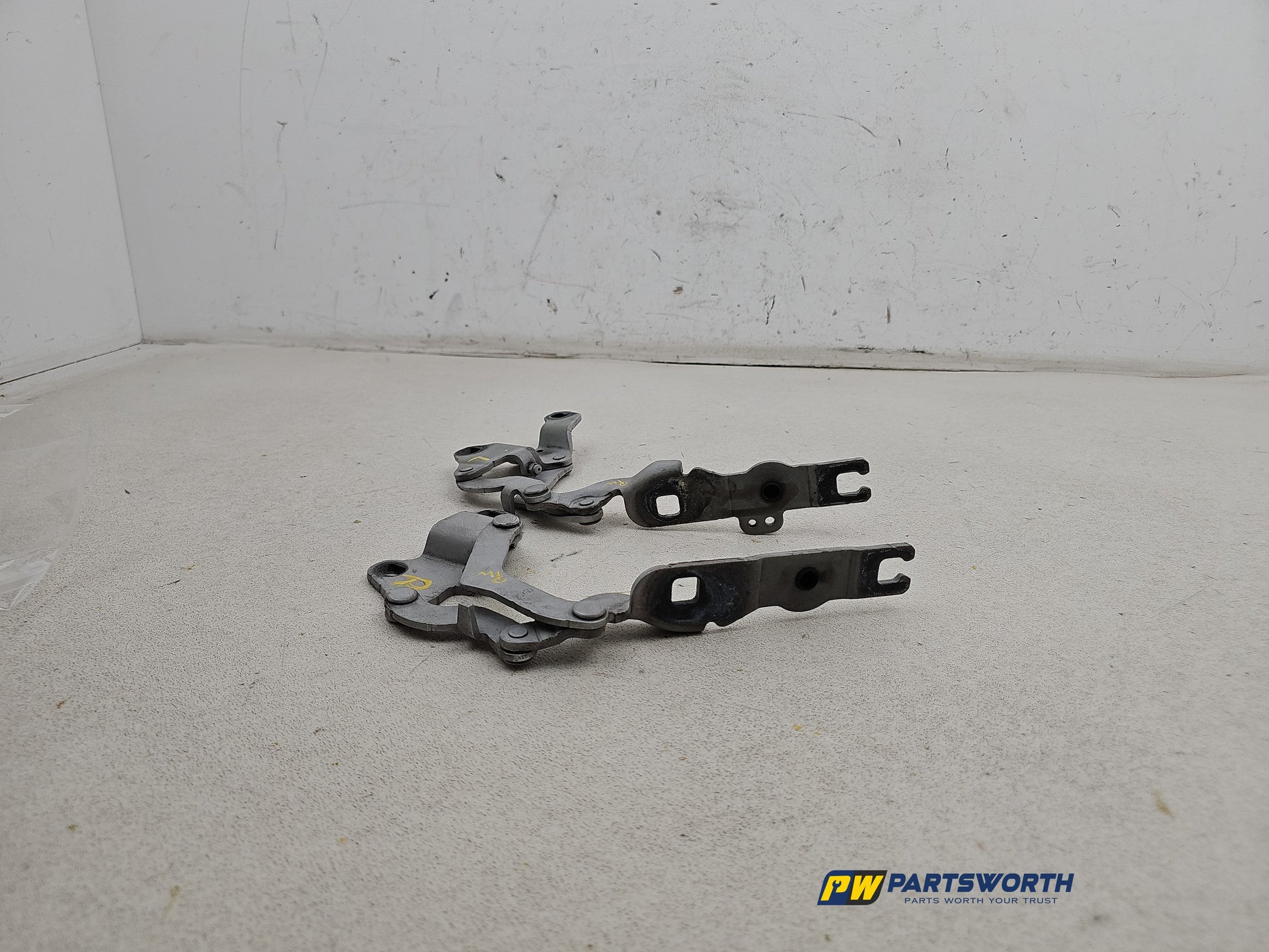 Bonnet Hinges 4