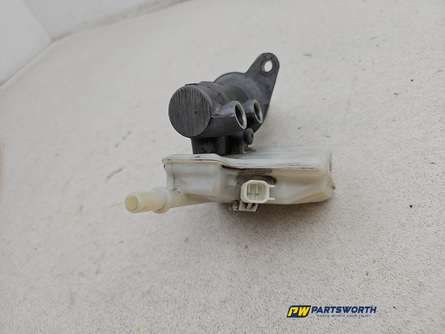 Brake Master Cylinder Assembly 4