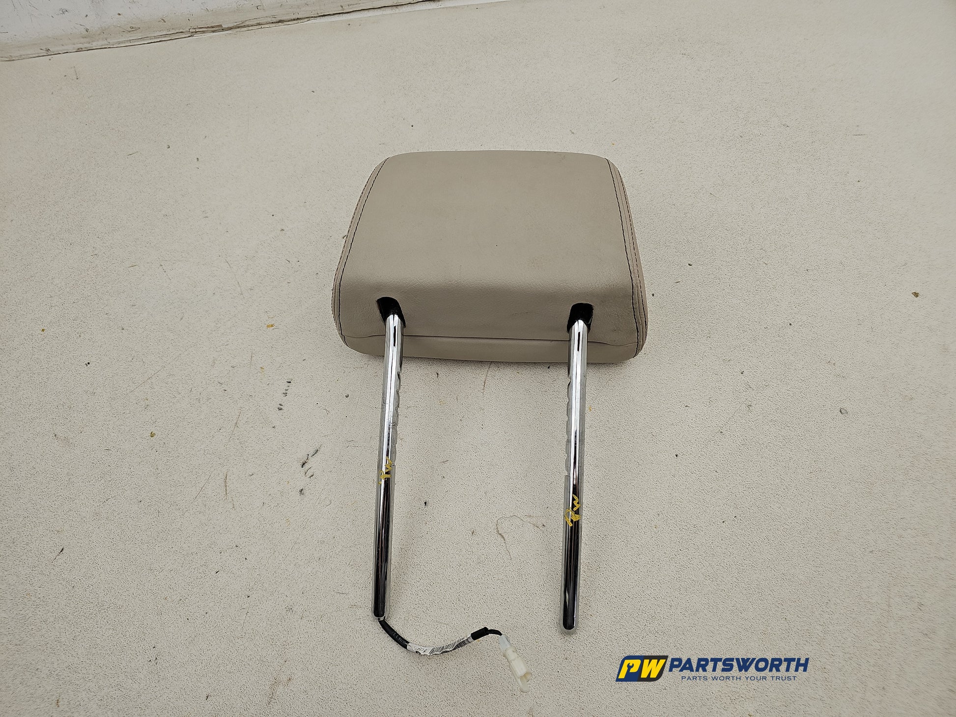 Headrest Front RH 4