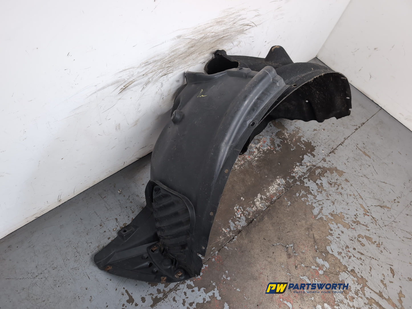 Moulding Wheel Arch Front RH 3