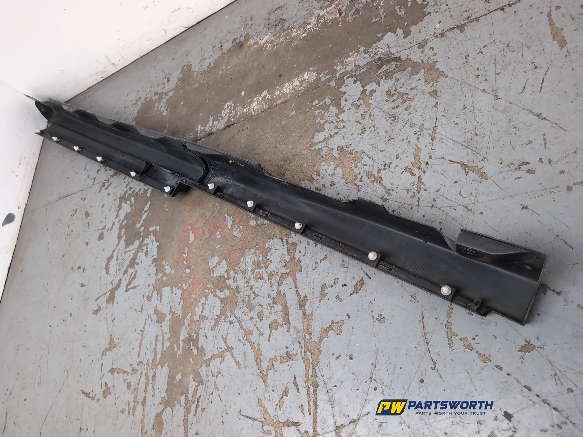 Side Skirt LH 4