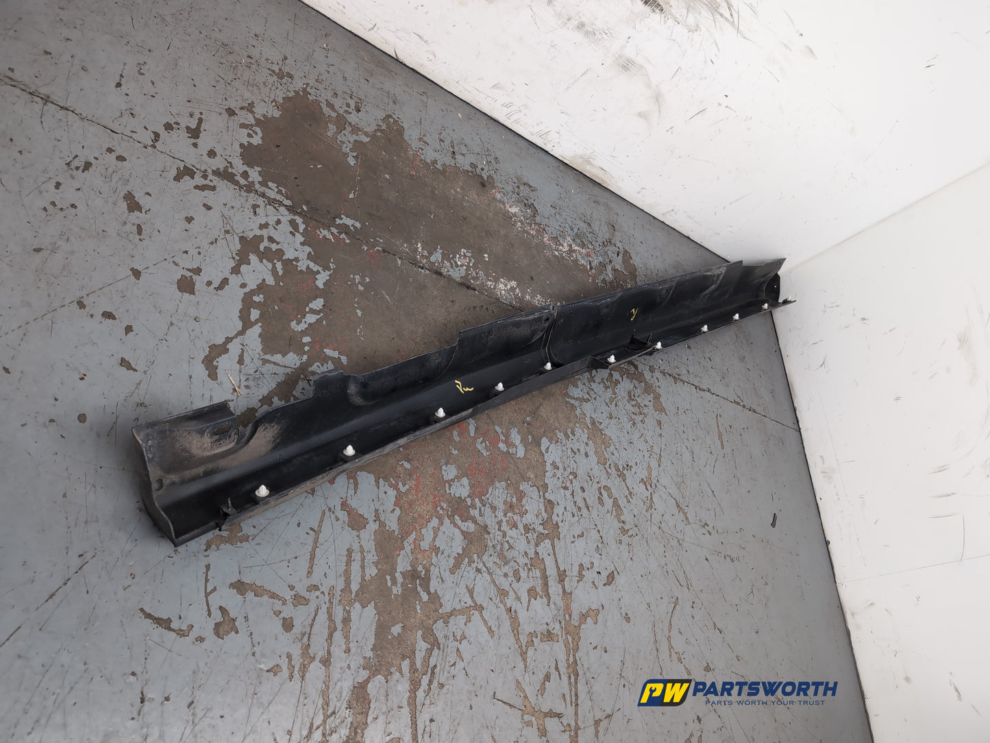 Side Skirt RH 4