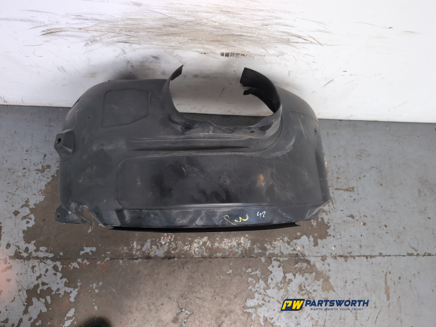 Moulding Wheel Arch Front LH 4