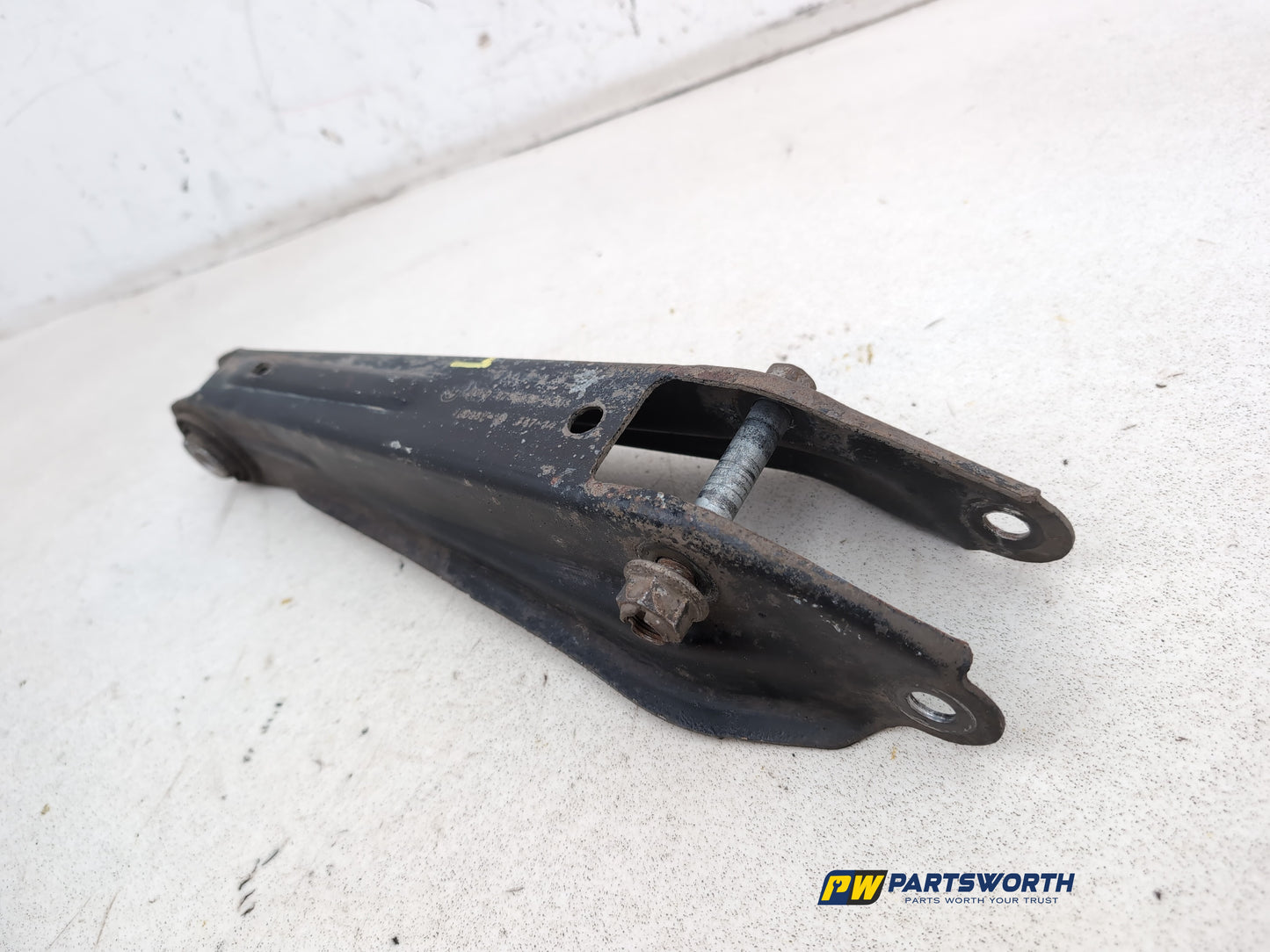 Suspension Arm Rear Wishbone LH 4