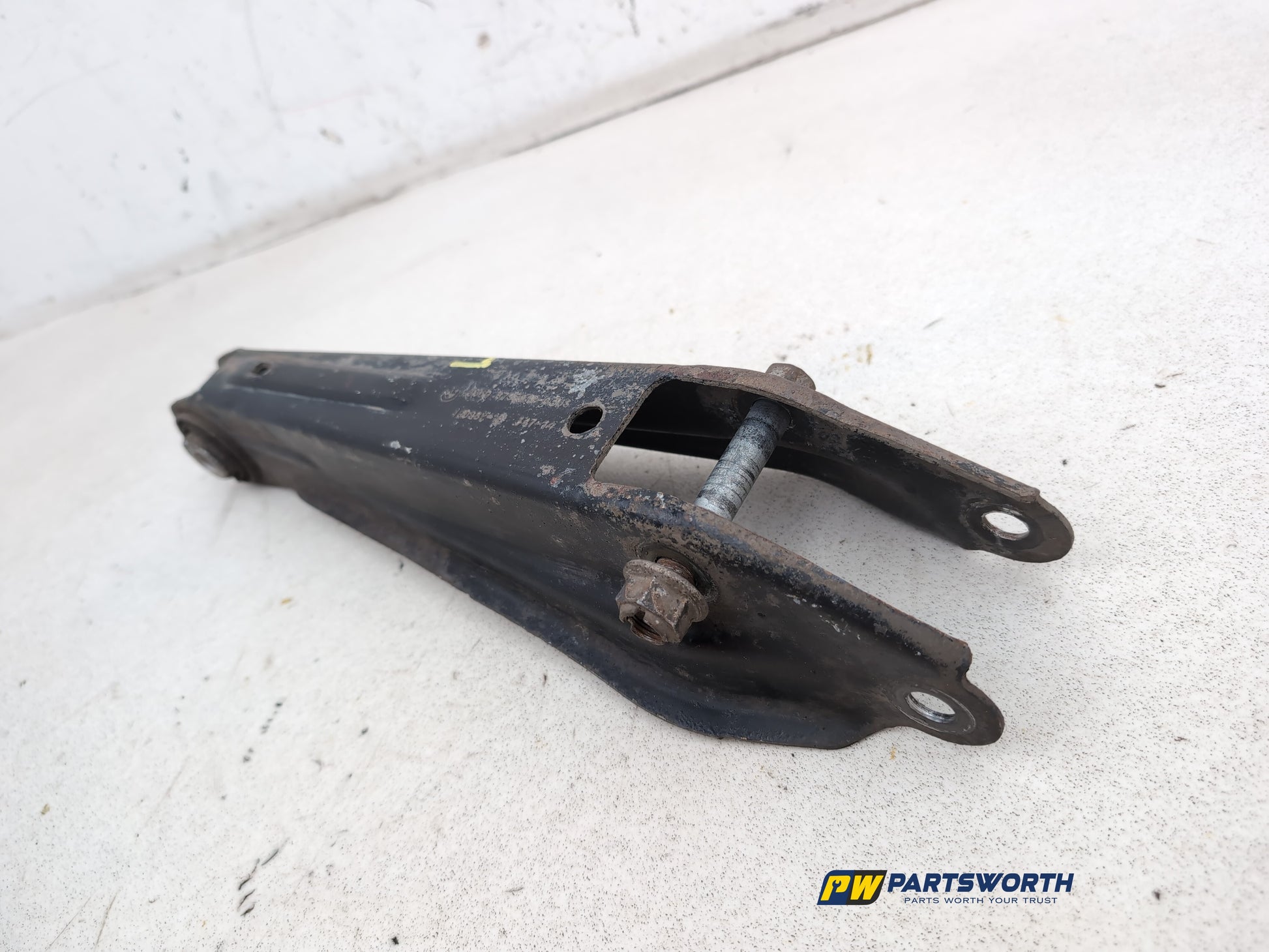 Suspension Arm Rear Wishbone LH 4